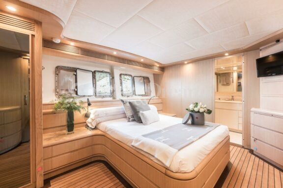ASTONDOA 102GLX gallery image