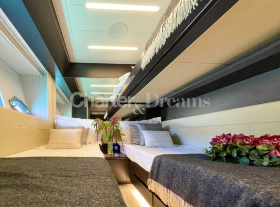 Pershing 8X gallery image