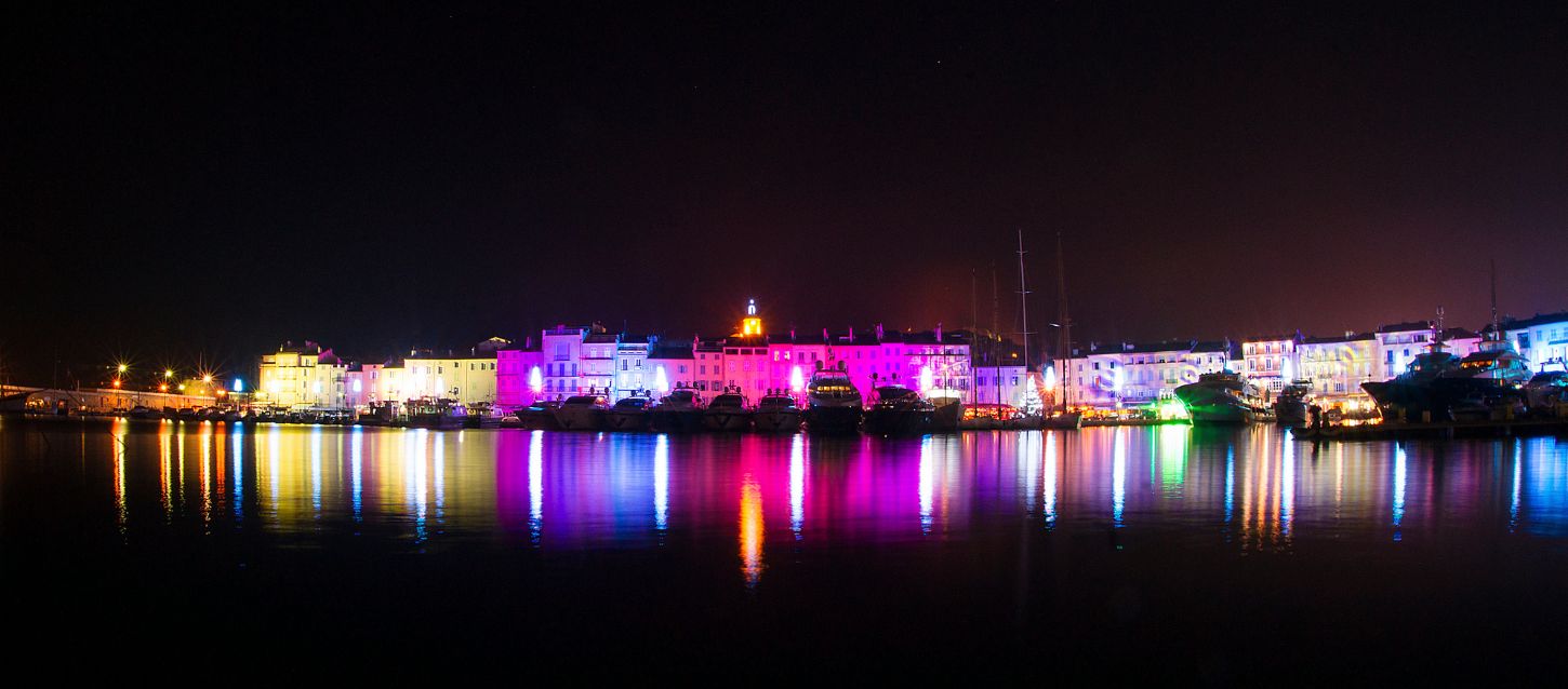 Caves du Roy at night, colorful lights in the night