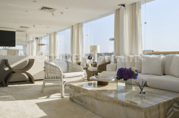 Berge Yacht Nile Egypt, salon sofa