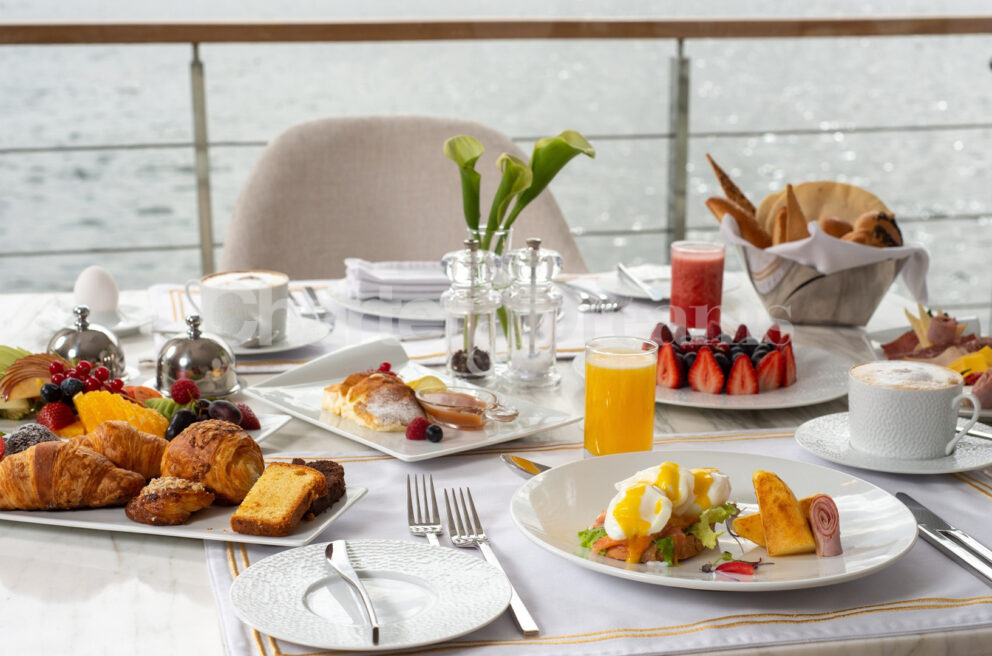 Berge Yacht Nile Egypt, breakfast boat