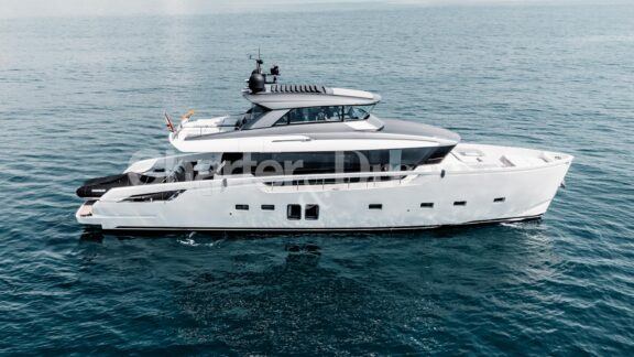 Globito de Mar yacht at anchor